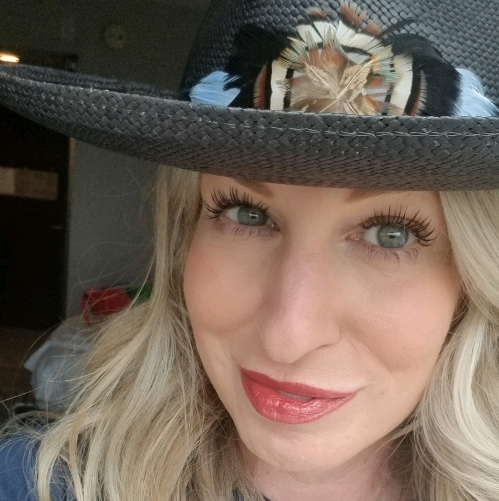 Meet your Posher, Rebecca